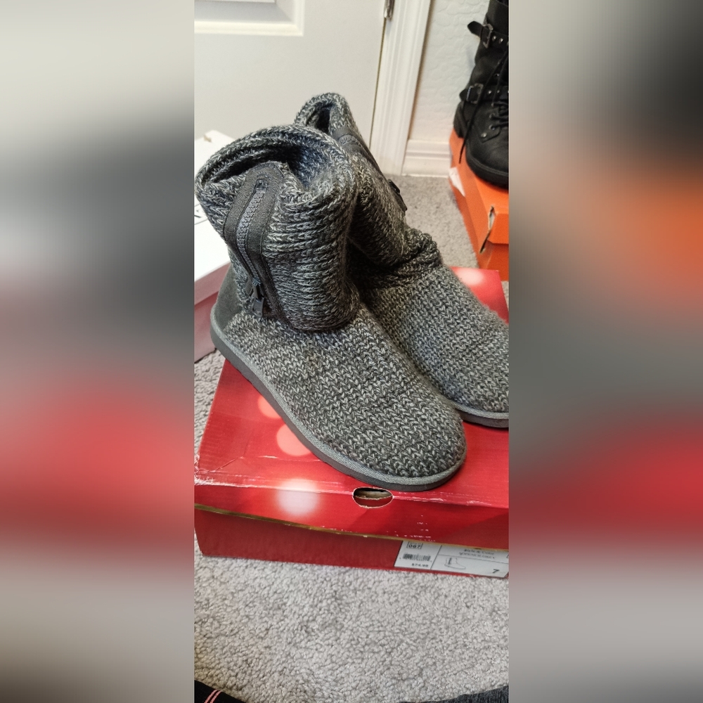 Cozy Gray Knit Boots So
